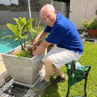 SolaGarden™ 2-in-1 Garden Kneeler